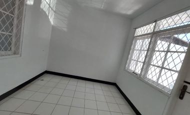 Y. DISEWAKAN RUMAH STRATEGIS SIAP HUNI DI ARCAMANIK ANTAPANI KOTA BANDUNG  UNTUK TEMPAT TINGGAL ATAU KANTOR