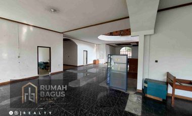 rumah hitung tanah lokasi prime di main road dago bandung kota