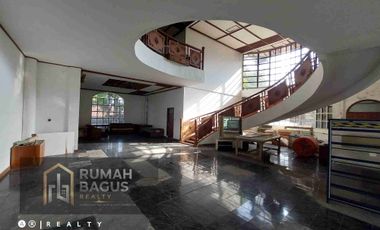 rumah hitung tanah lokasi prime di main road dago bandung kota