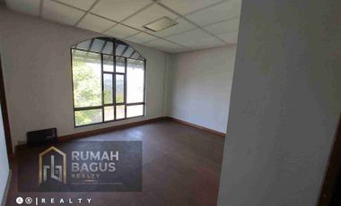 rumah hitung tanah lokasi prime di main road dago bandung kota
