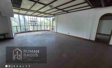 rumah hitung tanah lokasi prime di main road dago bandung kota