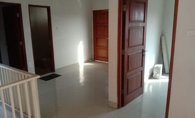 Dijual rumah 2 lantai ditengah kota lokasi (50 m dr perempatan tom silver) kotagede yogyakarta