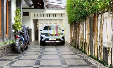 rumah bagus 2 lantai luas besar siap huni cigadung bandung
