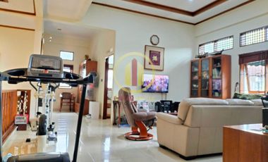 rumah bagus 2 lantai luas besar siap huni cigadung bandung