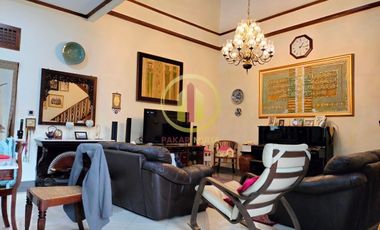 rumah bagus 2 lantai luas besar siap huni cigadung bandung
