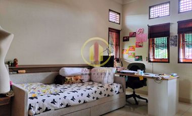 rumah bagus 2 lantai luas besar siap huni cigadung bandung