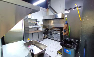 ARRIENDO Local comercial de 28 m2 en Strip center, Metro Cerro Blanco
