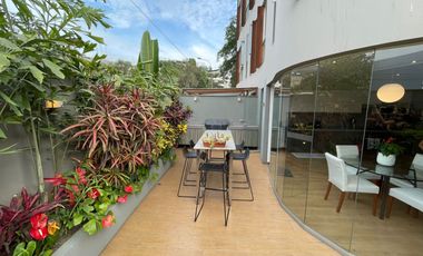 Alquilo exclusivo departamenti amoblado con jardín y terraza en primer piso