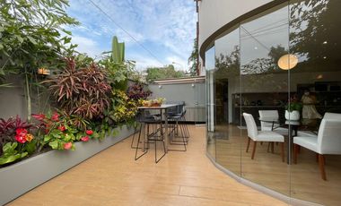 Alquilo exclusivo departamenti amoblado con jardín y terraza en primer piso