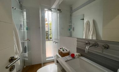 Alquilo exclusivo departamenti amoblado con jardín y terraza en primer piso