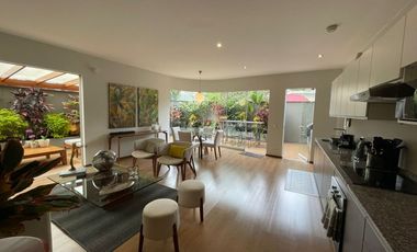 Alquilo exclusivo departamenti amoblado con jardín y terraza en primer piso