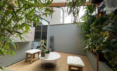 Alquilo exclusivo departamenti amoblado con jardín y terraza en primer piso