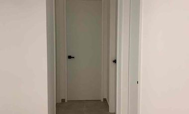 Departamento en Renta a Estrenar en Cumbayá, Auqui Chico – 3 Dormitorios, 2 Parqueaderos, Frente a Plaza Auky