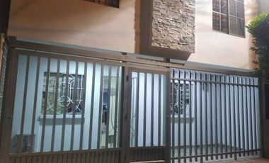 CASA EN LOS ROBLES