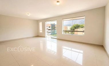 AMPLIO DUPLEX 256M2, 04 DORMITORIOS,BIEN DISTRIBUIDO,VISTA EXTERIOR, VALLE HERMOSO, SURCO