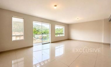 AMPLIO DUPLEX 256M2, 04 DORMITORIOS,BIEN DISTRIBUIDO,VISTA EXTERIOR, VALLE HERMOSO, SURCO