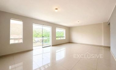 AMPLIO DUPLEX 256M2, 04 DORMITORIOS,BIEN DISTRIBUIDO,VISTA EXTERIOR, VALLE HERMOSO, SURCO