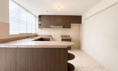 AMPLIO DUPLEX 256M2, 04 DORMITORIOS,BIEN DISTRIBUIDO,VISTA EXTERIOR, VALLE HERMOSO, SURCO