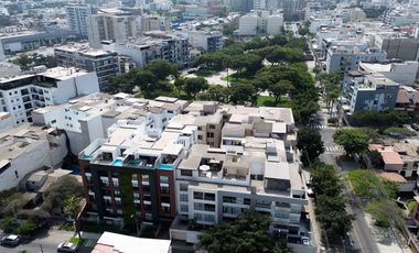 AMPLIO DUPLEX 256M2, 04 DORMITORIOS,BIEN DISTRIBUIDO,VISTA EXTERIOR, VALLE HERMOSO, SURCO