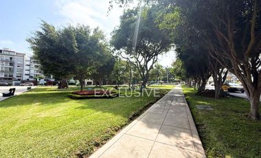 AMPLIO DUPLEX 256M2, 04 DORMITORIOS,BIEN DISTRIBUIDO,VISTA EXTERIOR, VALLE HERMOSO, SURCO