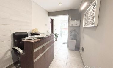 AMPLIO DUPLEX 256M2, 04 DORMITORIOS,BIEN DISTRIBUIDO,VISTA EXTERIOR, VALLE HERMOSO, SURCO