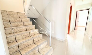 AMPLIO DUPLEX 256M2, 04 DORMITORIOS,BIEN DISTRIBUIDO,VISTA EXTERIOR, VALLE HERMOSO, SURCO