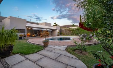 Impresionante residencia con potencial de ingreso!