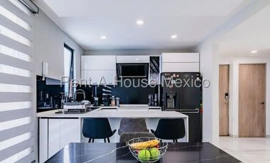 Casa tipo DUPLEX, en venta de 200 m² de construcción en lujoso Conjunto Residencial en Azcapotzalco. 26-2741ACN