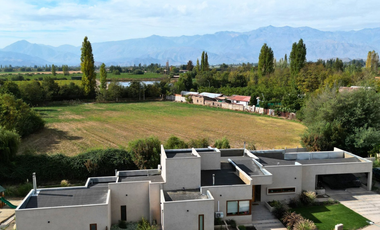 Venta de amplia casa mediterránea de 5 dormitorios y 4 baños en Condominio Los Placeres, San Felipe