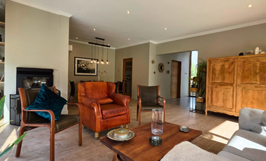 Venta de amplia casa mediterránea de 5 dormitorios y 4 baños en Condominio Los Placeres, San Felipe