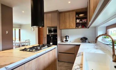Venta de amplia casa mediterránea de 5 dormitorios y 4 baños en Condominio Los Placeres, San Felipe
