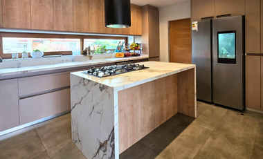 Venta de amplia casa mediterránea de 5 dormitorios y 4 baños en Condominio Los Placeres, San Felipe