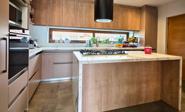 Venta de amplia casa mediterránea de 5 dormitorios y 4 baños en Condominio Los Placeres, San Felipe