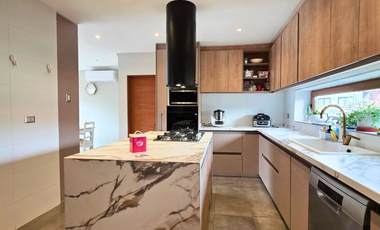 Venta de amplia casa mediterránea de 5 dormitorios y 4 baños en Condominio Los Placeres, San Felipe