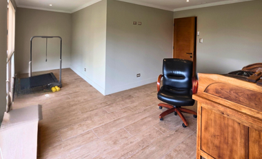 Venta de amplia casa mediterránea de 5 dormitorios y 4 baños en Condominio Los Placeres, San Felipe