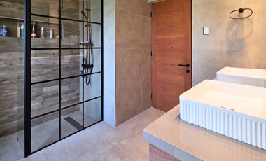 Venta de amplia casa mediterránea de 5 dormitorios y 4 baños en Condominio Los Placeres, San Felipe