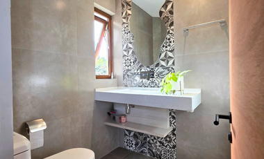 Venta de amplia casa mediterránea de 5 dormitorios y 4 baños en Condominio Los Placeres, San Felipe