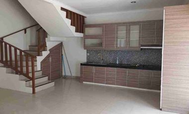 Rumah Huk Green Ville Jakarta Barat  LT 174m² Siap Huni Strategis
