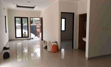 Rumah Huk Green Ville Jakarta Barat  LT 174m² Siap Huni Strategis