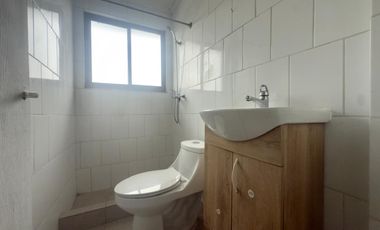 Se arrienda casa en Merino Jarpa al llegar a Alameda, 4 piezas 4 baños, Curicó