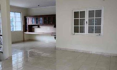 dijual / disewakan rumah hoek dalam cluster gading grande
