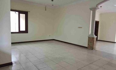Disewakan Rumah/ Ruang Usaha area Darmo