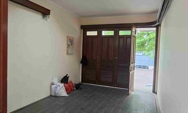 Disewakan Rumah/ Ruang Usaha area Darmo