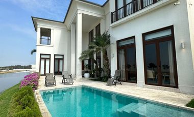 En venta Casa de lujo en Aires del Batán Samborondón frente al canal