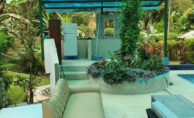 Hermosa Quinta Vacacional 3.200 m² con Piscina - Pedro Vicente Maldonado - Urbanización Privada.