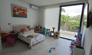 En venta Casa de lujo en Mocolí Isla del Río Samborondón 700 m² piscina