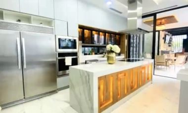 En venta Casa de lujo en Mocolí Isla del Río Samborondón 700 m² piscina