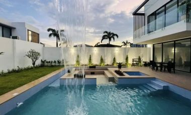 En venta Casa de lujo en Mocolí Isla del Río Samborondón 700 m² piscina