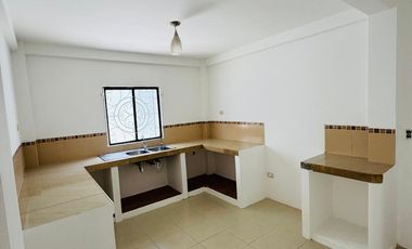 Casa en venta Villa Club 3 dormitorios, cableado subterraneo,patio y retiro frontal -- De Oportunidad