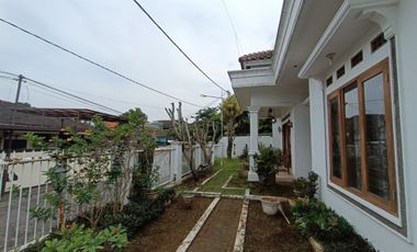 Rumah Komplek Elite Cendrawasih Full Kayu Jati Halaman Luas